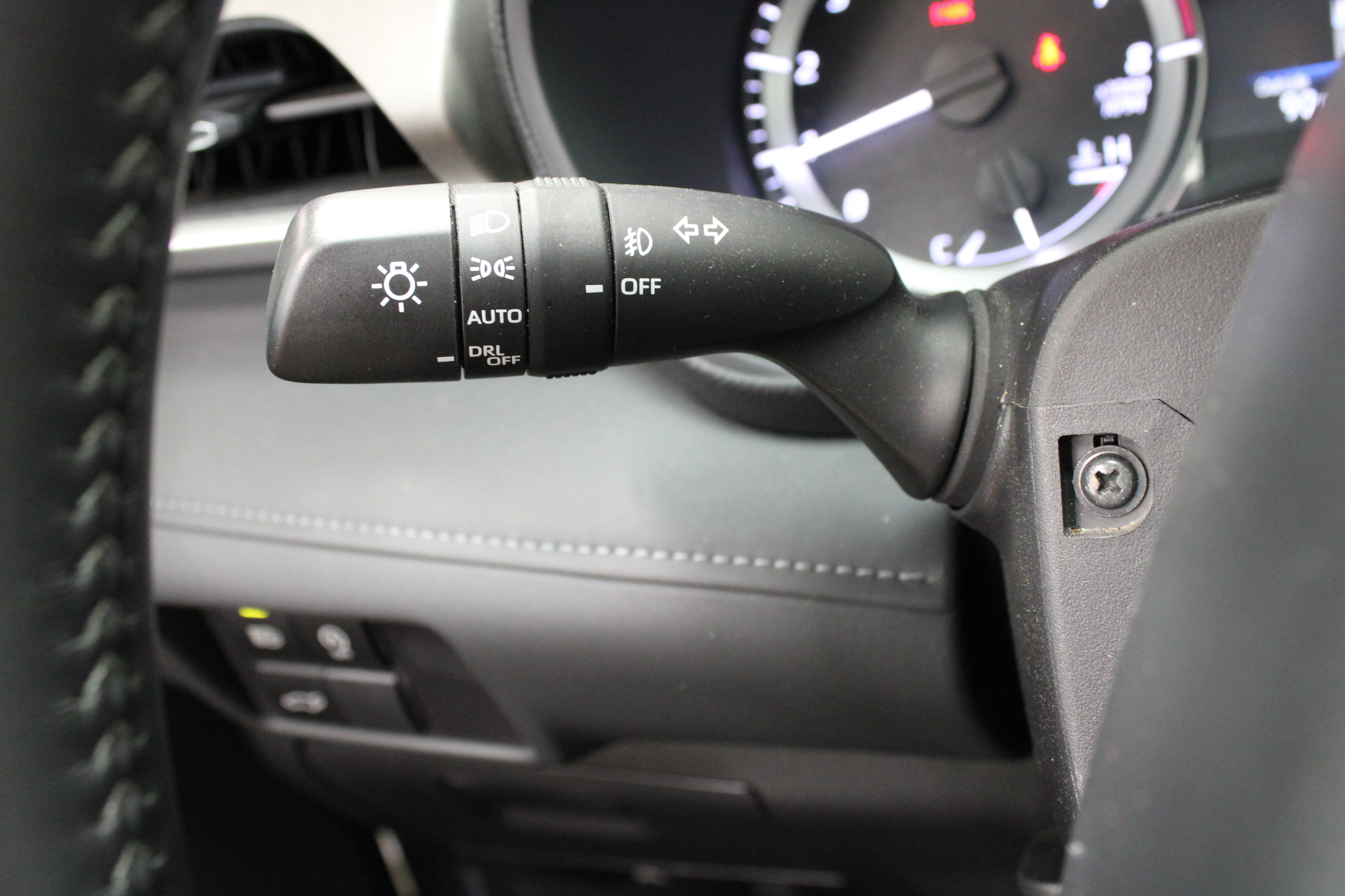 Used 2025 Toyota Highlander LE FWD image 25