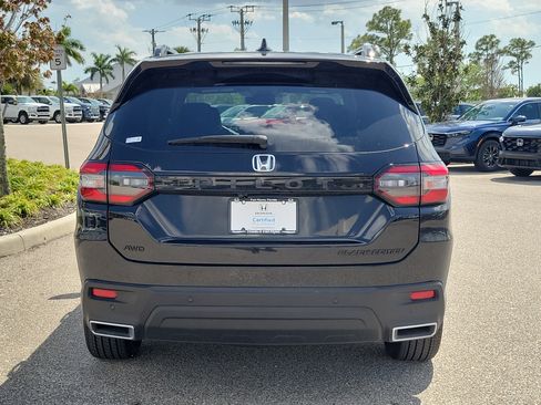 Certified 2025 Honda Pilot Black Edition image 5