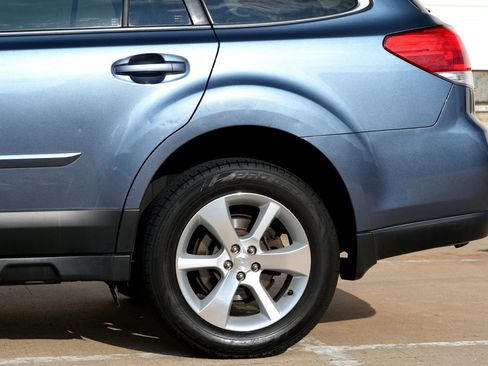 Used 2014 Subaru Outback 2.5i Limited w/ Moonroof Package AWD/4WD image 24