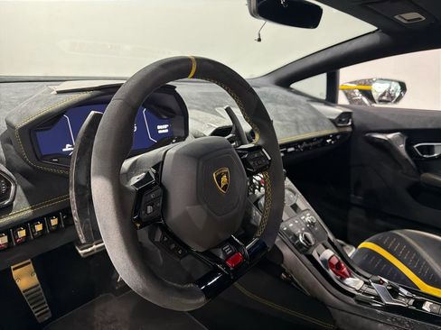 Used 2018 Lamborghini Huracan AWD/4WD image 25