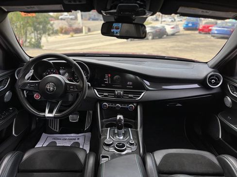 Used 2017 Alfa Romeo Giulia Quadrifoglio image 10