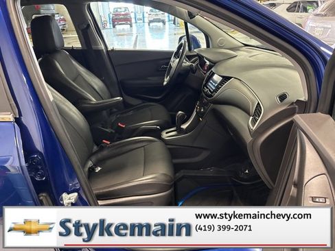 Used 2017 Chevrolet Trax LT w/ LT Convenience Package image 16