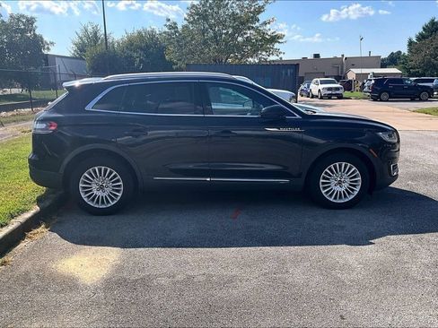 Used 2019 Lincoln Nautilus Premier AWD/4WD image 7