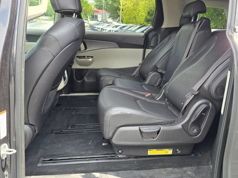 Used 2024 Kia Carnival LX FWD image 10