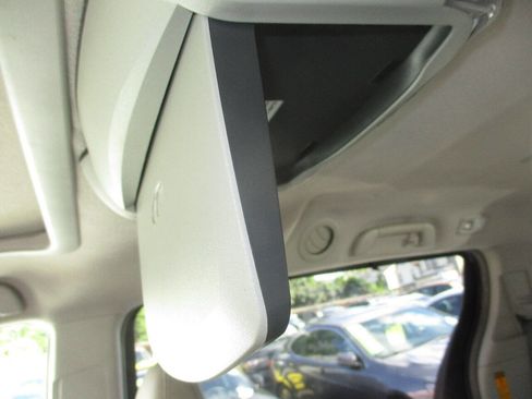 Used 2014 Toyota Sienna XLE image 15