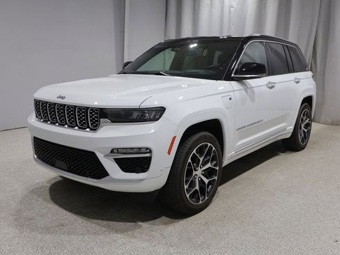 Used 2022 Jeep Grand Cherokee Summit AWD/4WD image 6