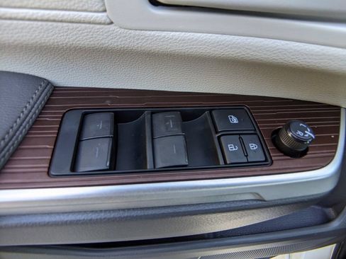 Used 2021 Toyota Sienna LE w/ LE Plus Package FWD image 21