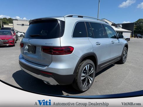 Used 2025 Mercedes-Benz GLB 250 4MATIC image 8