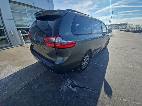 Used 2020 Toyota Sienna XLE image 7