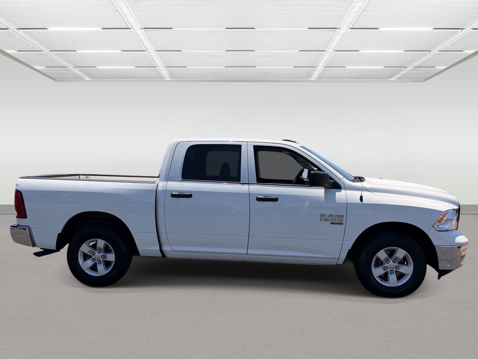 Used 2022 RAM 1500 Classic SLT RWD image 5