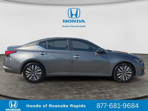 Used 2023 Nissan Altima 2.5 SV FWD image 6