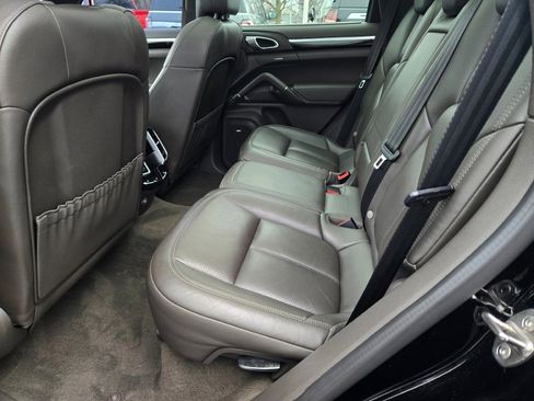 Used 2017 Porsche Cayenne S Platinum image 18