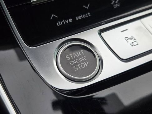 Used 2023 Audi Q8 Prestige AWD/4WD image 33