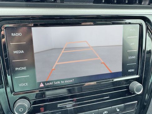 Used 2020 Volkswagen Passat 2.0T SE image 18