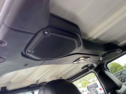 Certified 2020 Jeep Gladiator Overland image 17