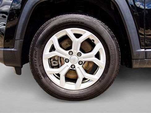 Used 2024 Jeep Compass Latitude AWD/4WD image 9