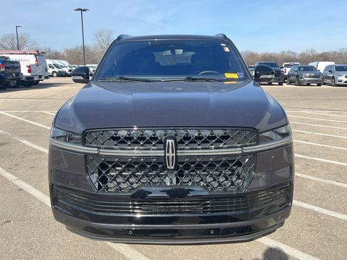 Used 2025 Lincoln Navigator L Reserve w/ Jet Appearance Package image 9