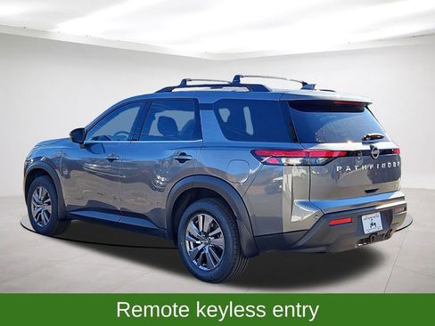Used 2024 Nissan Pathfinder SV w/ SV Premium Package image 5