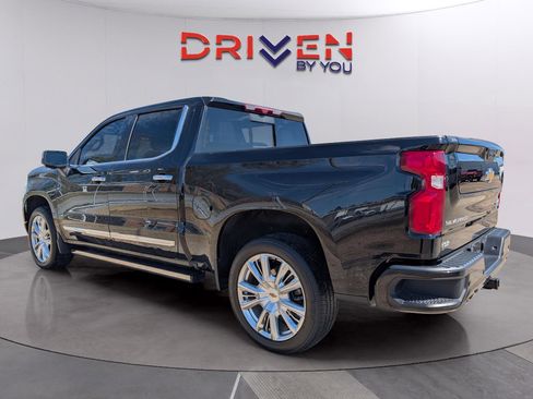 Used 2025 Chevrolet Silverado 1500 High Country w/ Technology Package image 3