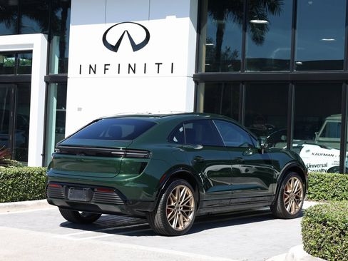 Used 2025 Porsche Macan Turbo Electric image 5