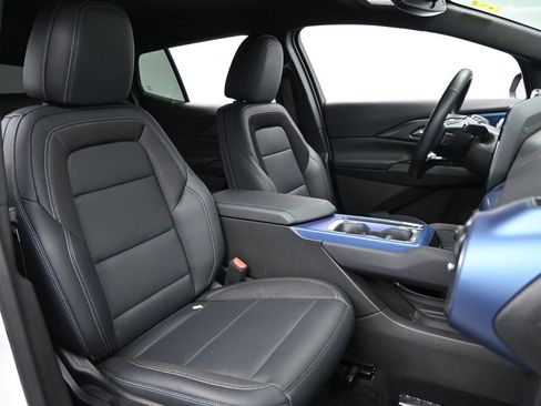 Used 2025 Chevrolet Equinox EV LT w/ Convenience Package image 10