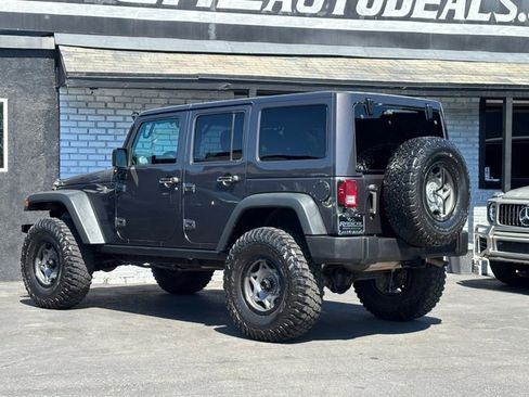 Used 2017 Jeep Wrangler Unlimited Rubicon w/ Connectivity Group image 18