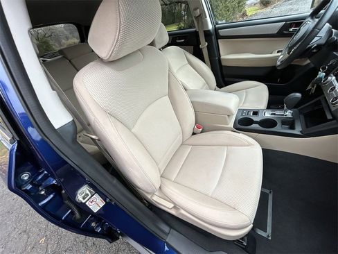 Used 2017 Subaru Outback 2.5i Premium image 24