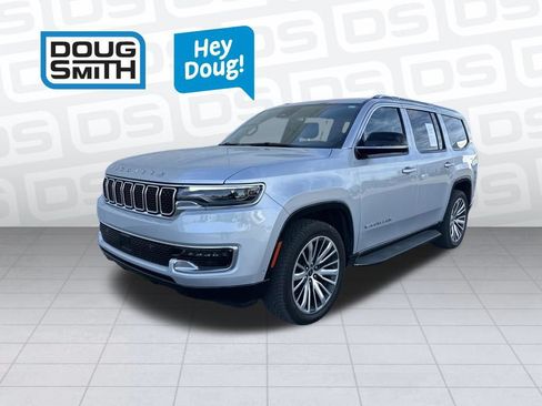Used 2024 Jeep Wagoneer 4WD w/ Premium Group I image 3