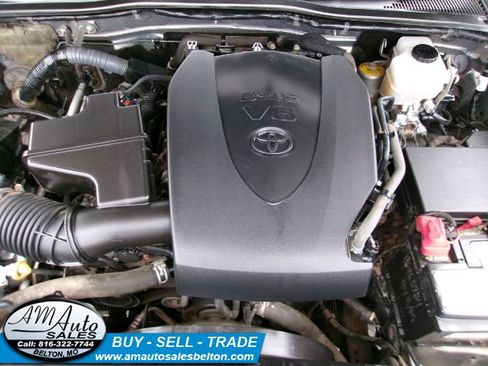 Used 2016 Toyota Tacoma TRD Off-Road w/ Exterior Package image 39