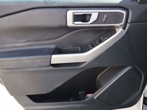 Used 2023 Ford Explorer XLT w/ Equipment Group 202A image 7