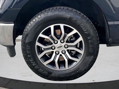 Used 2022 Ford F150 Lariat w/ Trailer Tow Package image 34