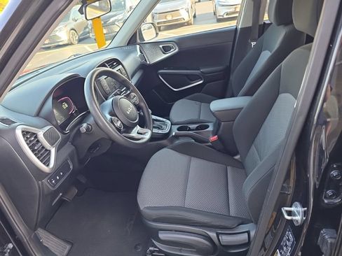 Used 2023 Kia Soul LX FWD image 12
