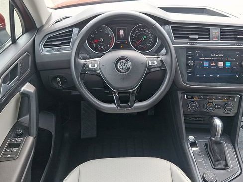 Used 2019 Volkswagen Tiguan SE w/ Panoramic Sunroof Package image 11