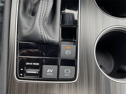 Used 2024 Toyota Sienna Platinum image 29