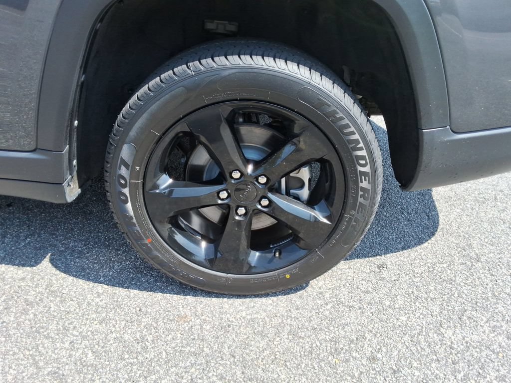 Used 2025 Jeep Grand Cherokee L Altitude RWD image 11