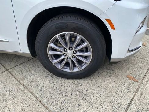 Used 2022 Buick Enclave Essence image 27