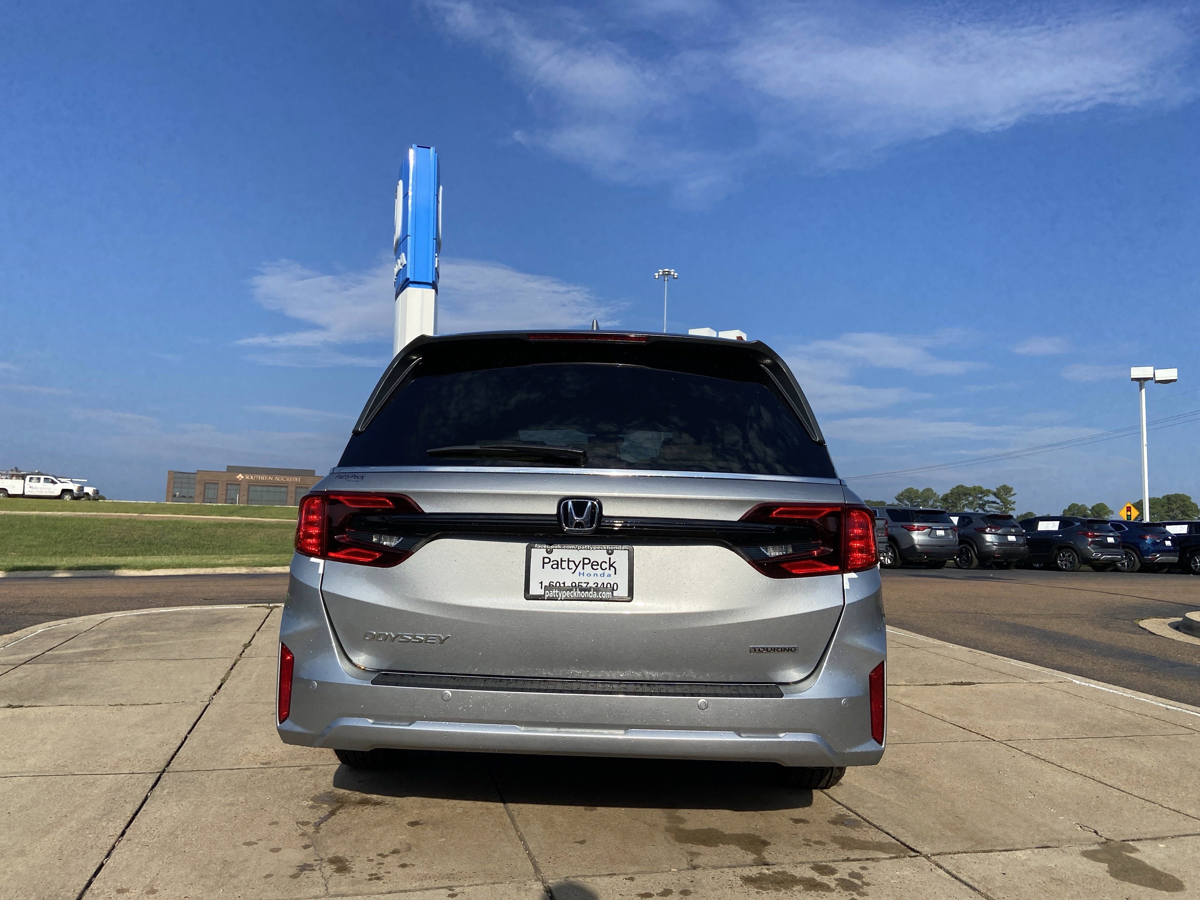 New 2026 Honda Odyssey Touring image 9