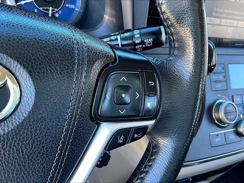Used 2019 Toyota Sienna XLE image 19