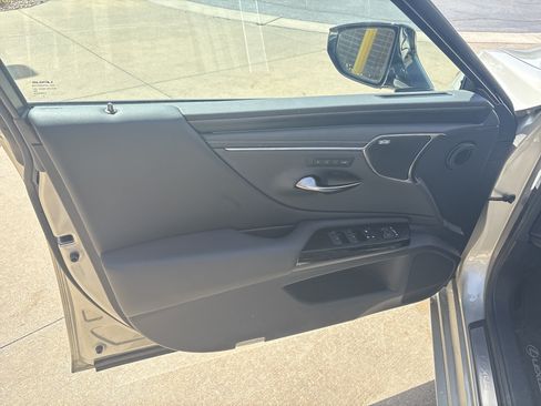 Used 2025 Lexus ES 350 w/ Accessory Package (Z2) FWD image 14