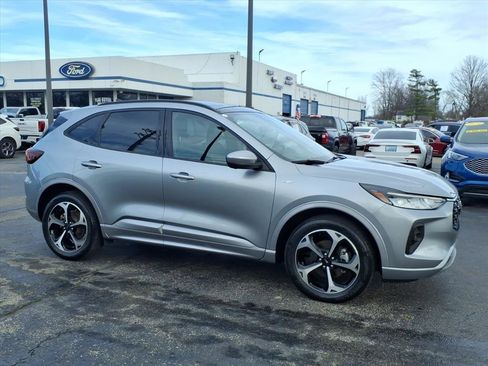 Used 2023 Ford Escape ST-Line Select w/ Tech Pack #2 image 2