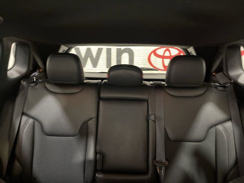 Used 2025 Jeep Compass Trailhawk AWD/4WD image 18