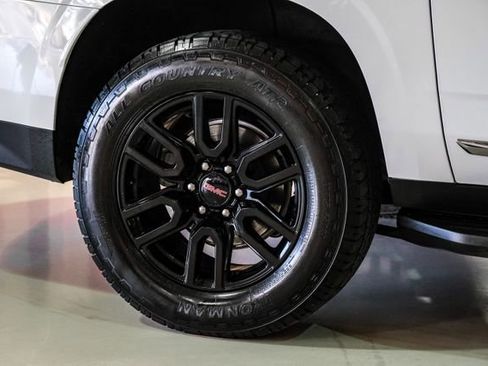 Used 2022 GMC Yukon XL SLT w/ SLT Premium Package image 51