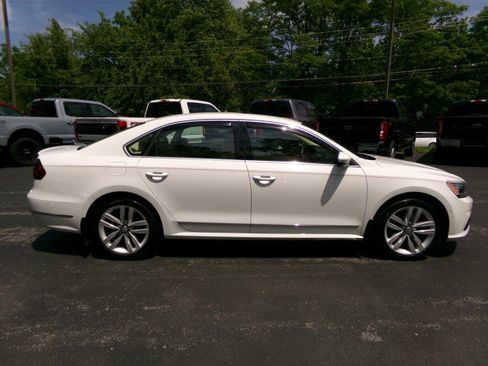 Used 2017 Volkswagen Passat 1.8T SEL Premium FWD image 10