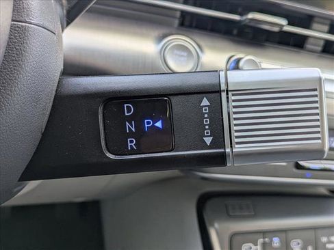 Used 2024 Hyundai Kona Limited image 12