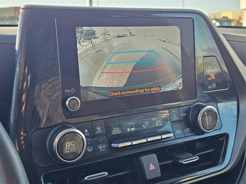 Used 2023 Toyota Highlander LE image 26