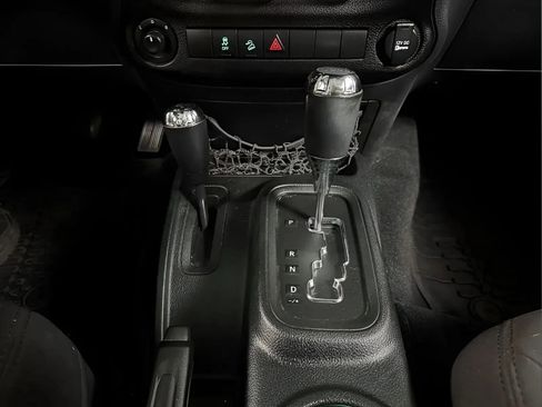 Used 2017 Jeep Wrangler Sport AWD/4WD image 18