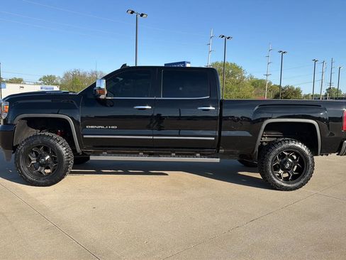 Used 2018 GMC Sierra 2500 Denali w/ Duramax Plus Package AWD/4WD image 10