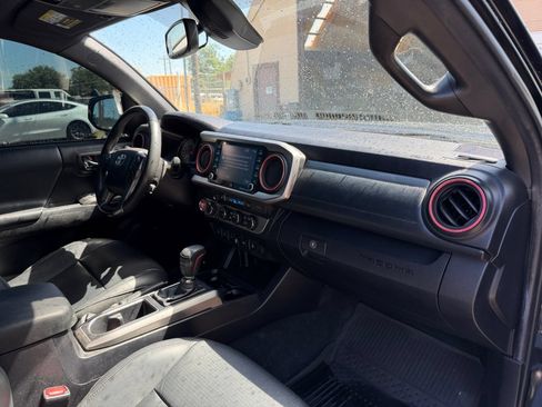 Used 2022 Toyota Tacoma Limited AWD/4WD image 16