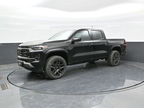 New 2025 Chevrolet Colorado Z71 w/ Technology Package AWD/4WD image 3