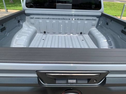 Used 2025 Nissan Frontier Pro-X RWD image 7